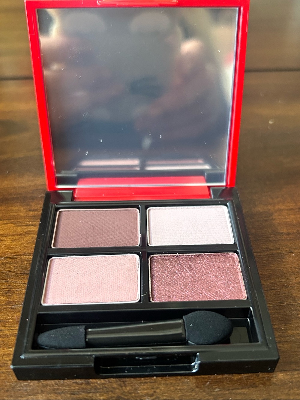 New Glimmer Eyeshadow Quad Palette in Mauve, Rose, Light Pink, Muse Mirror Avon